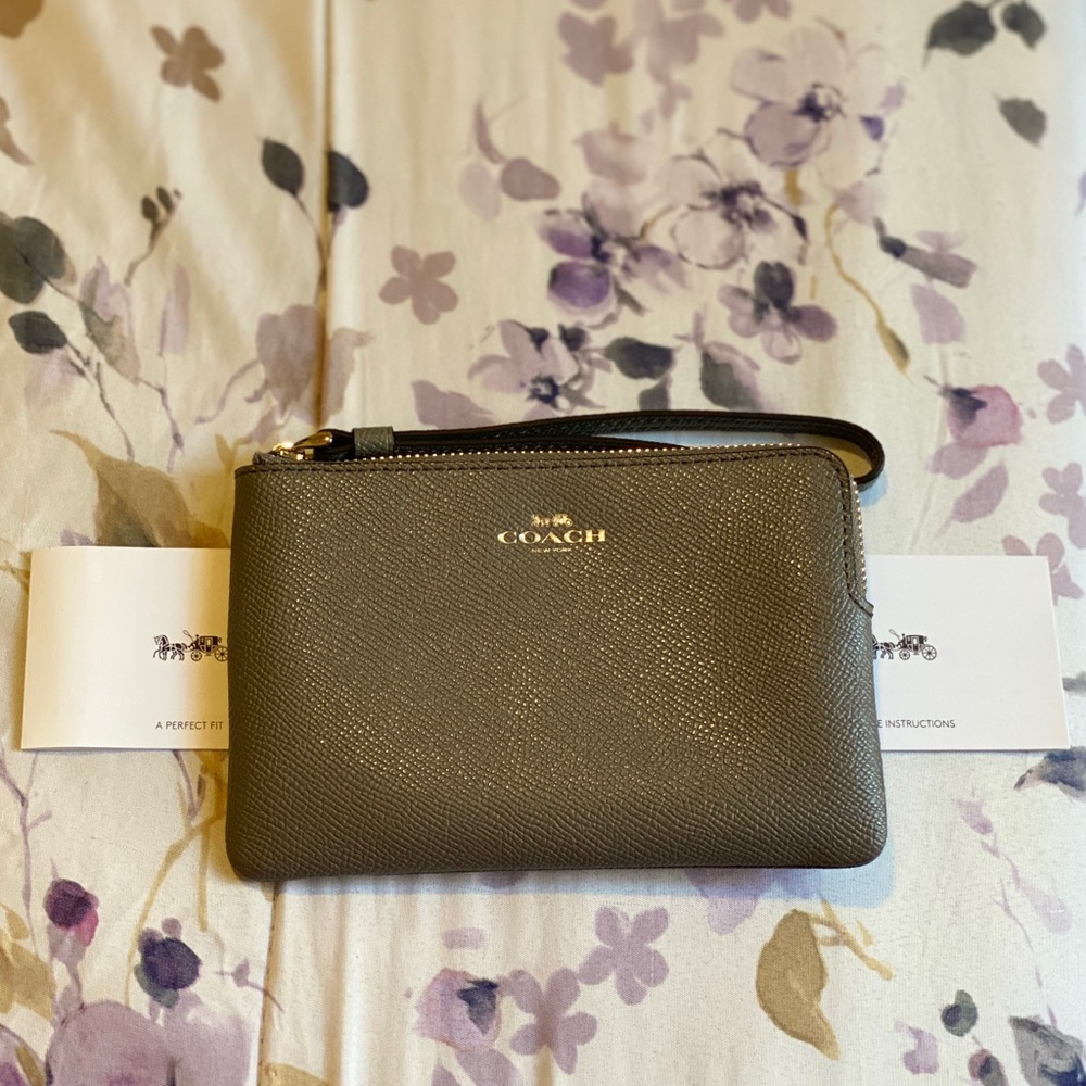 NWT COACH Authentic Gray Color Wristlet Clutch - Picture 5 of 6
